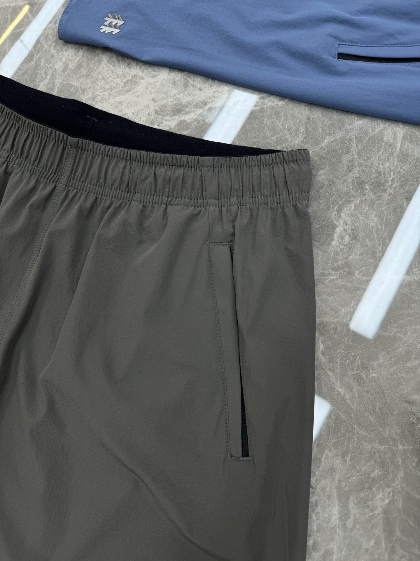 195 ⚜️ KOLON SPORT KOLON outdoor quick-drying sports and casual shorts. Recommended for high order! The material of these shorts is soft, keeping you cool and comfortable even on hot summer days. The fabric is lightweight, durable and super silky! Super elastic! It’s really super good-looking and easy to wear! The styles and colors are very rich, whether you are going to the mountains or the sea or on the city streets, they can meet your dressing needs ~ The king of outdoor Versatile, loose version. Let you do whatever you want! Color: Black.Blue.Gray.Sizes: M-3XL (175/140 pounds recommended L) Black off 3xl